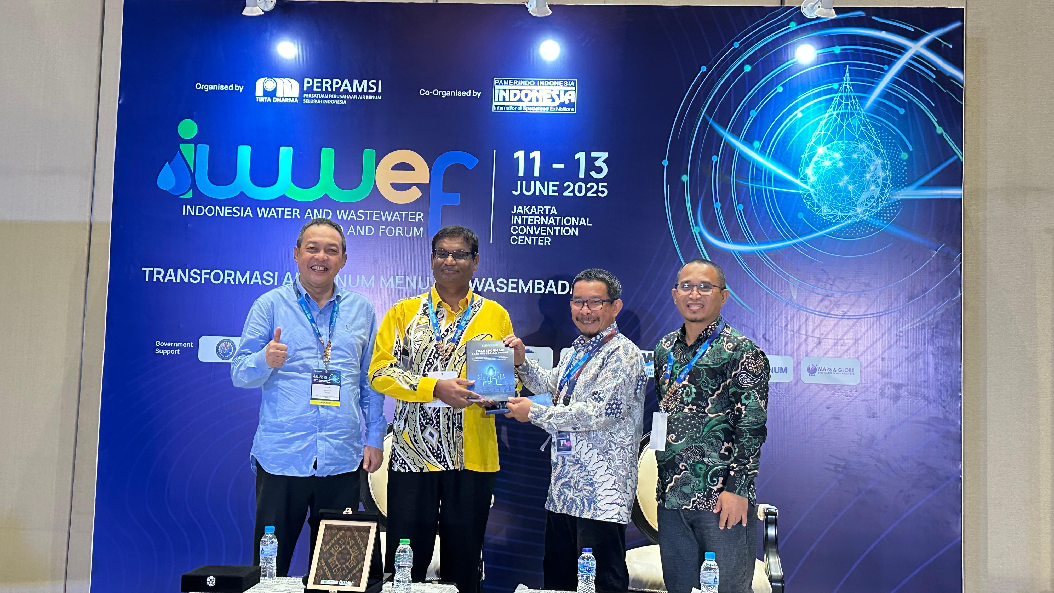 Cover WATER ASET MANAGEMENT SYSTEM TERINTEGRASI DENGAN GIS (IWWEF 2025)